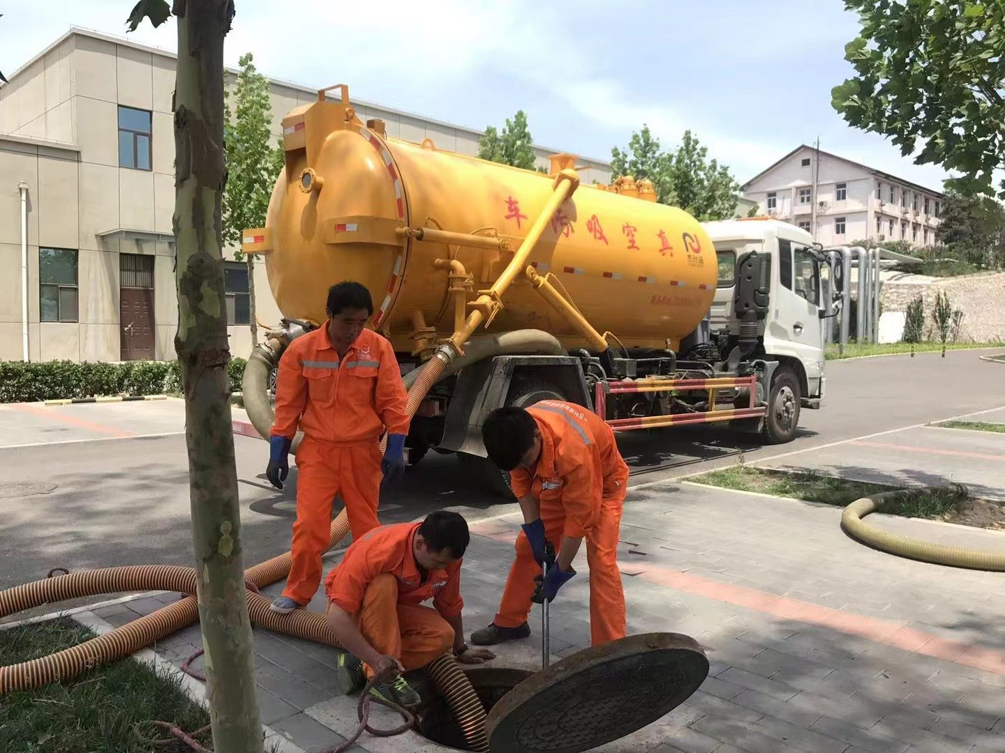弥渡化粪池清理与5-8吨吸粪车施工效率分析
